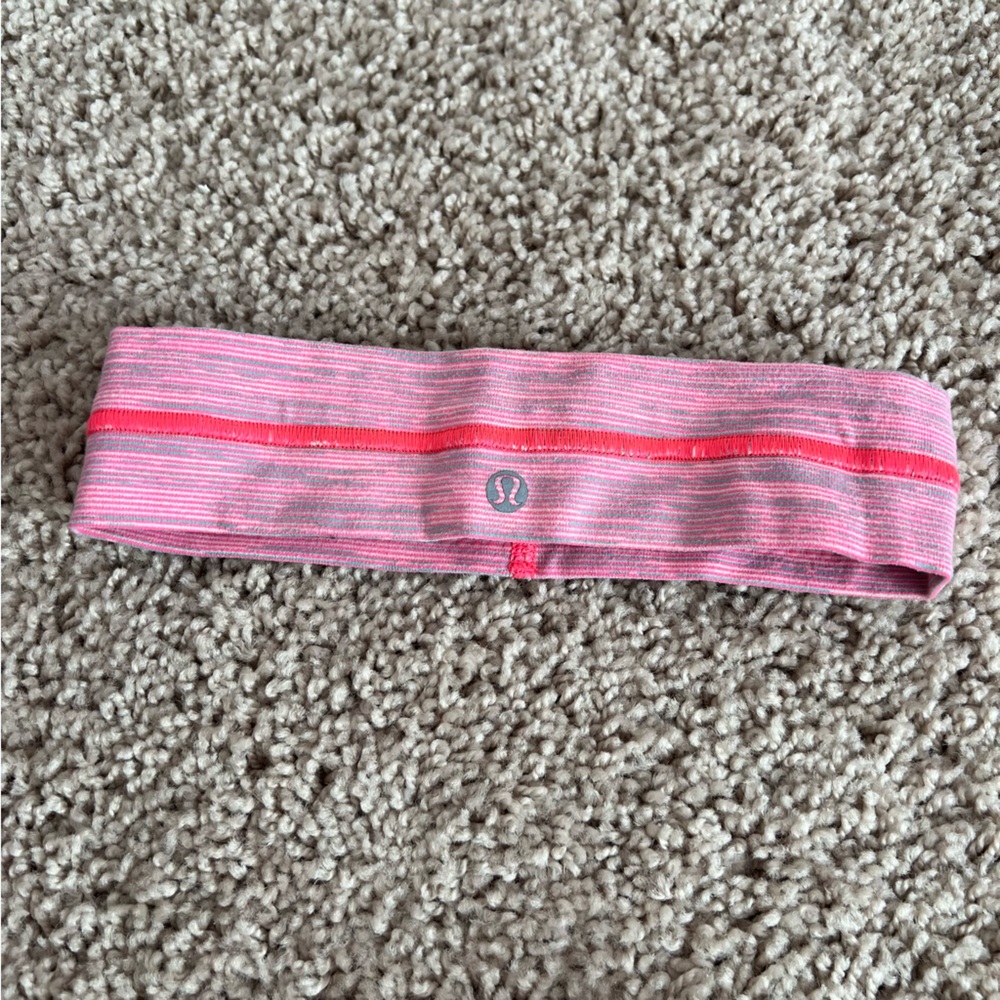 Lululemon pink flyaway tamer